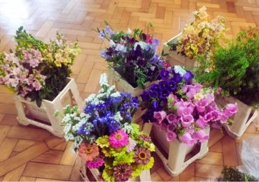 Cubs group in Liverpool learn flower arranging with Booker Flowers and gifts